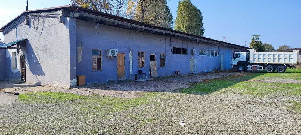 Продаётся земельный участок с постройкой