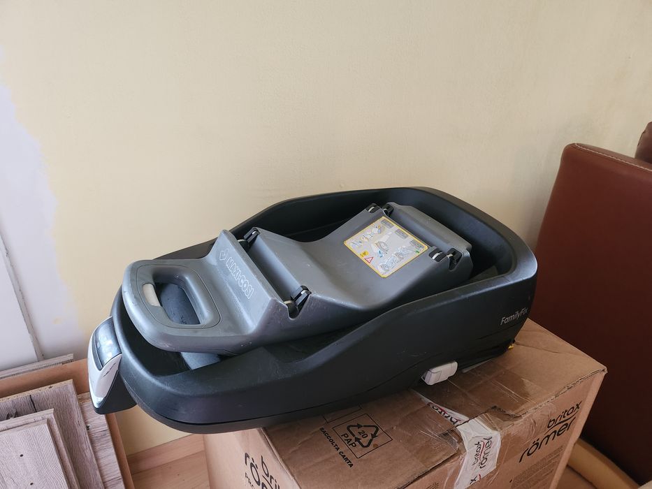 Столче за кола Maxi Cosi Pearl 9-18кг + family fix база