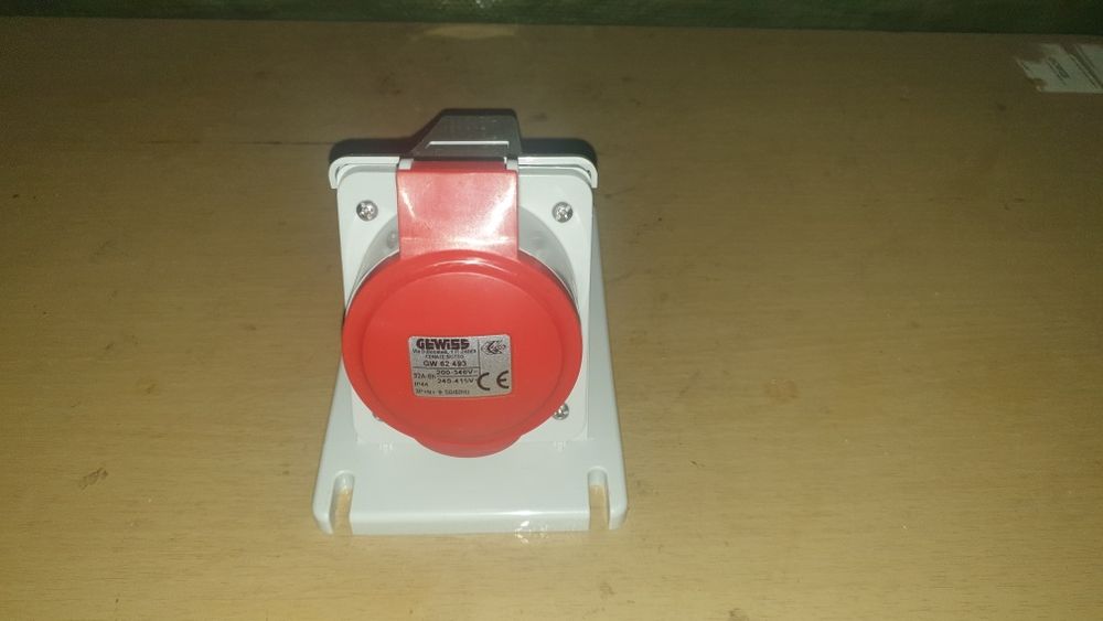 Priza NOUA trifazat 380 32A