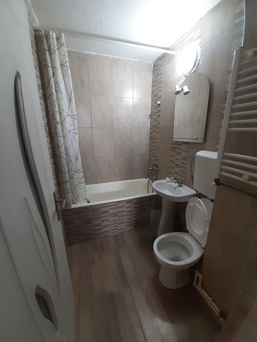 PF, Tatarasi, închiriez apartament 2 camere, Tatarasi, la bulevard, AC,CT, centrală termică, aer condiționat ,mobilat, Palas,Centru, renovat