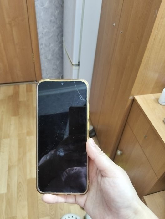Продам на запчасти телефон