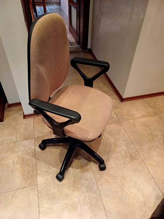 Офис стол с подлакътници