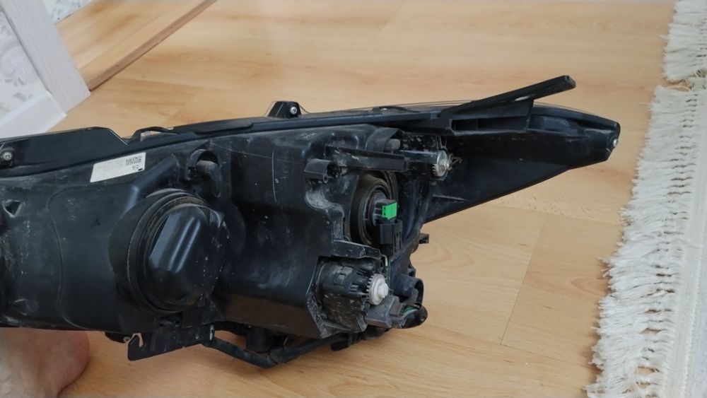 Мазда 3 фарасы.          .