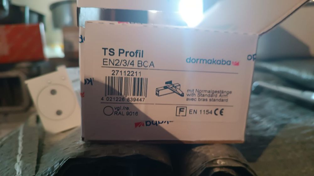 Дверные доводчики DormaKaba