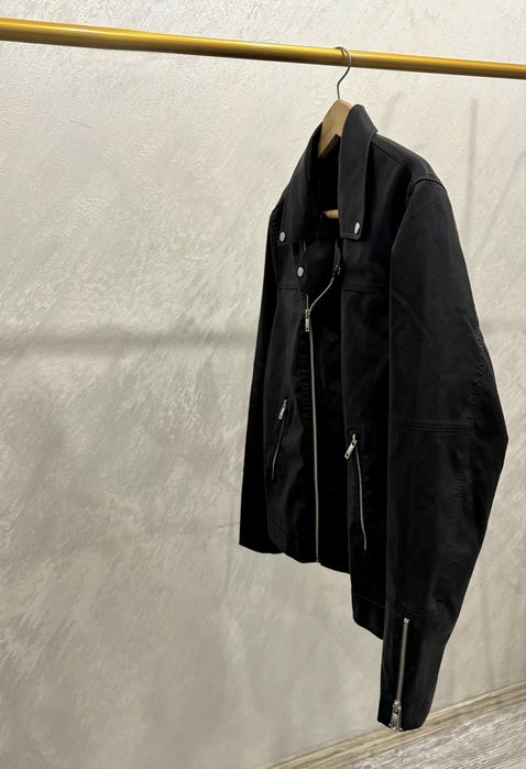 Мъжки дрехи на едро