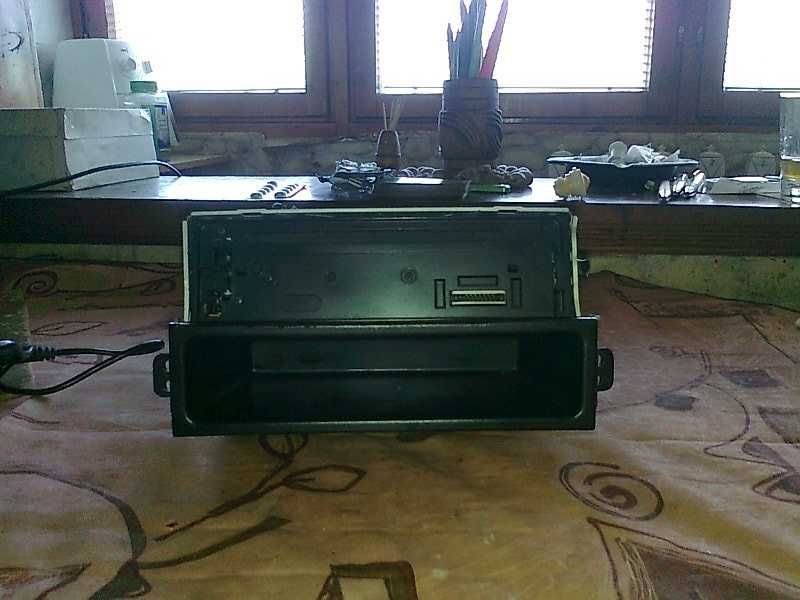 Си Ди с Мр3 радио, запалка и пепелник- общо  25 евро