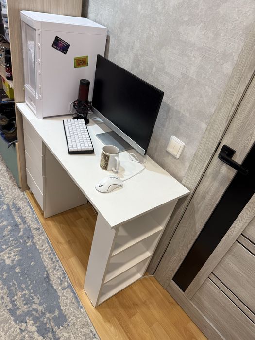 стол для учебы и работы