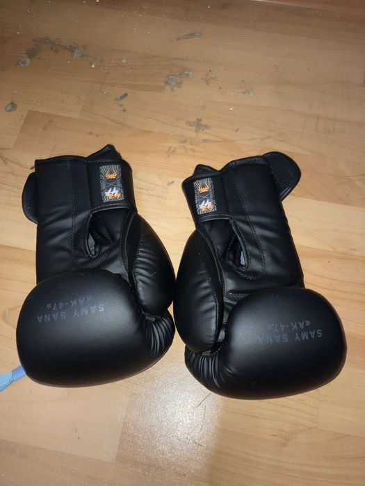 Боксёрски перчатки….. харошые состайаные