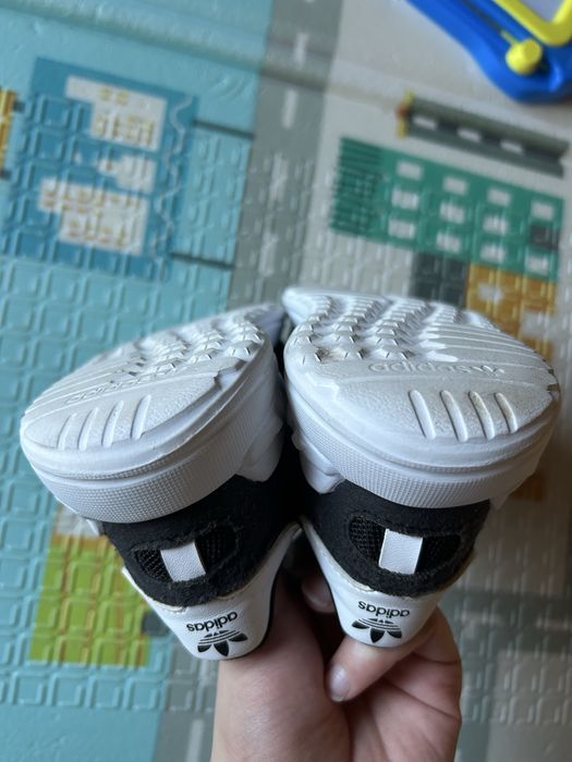 Маратонки adidas