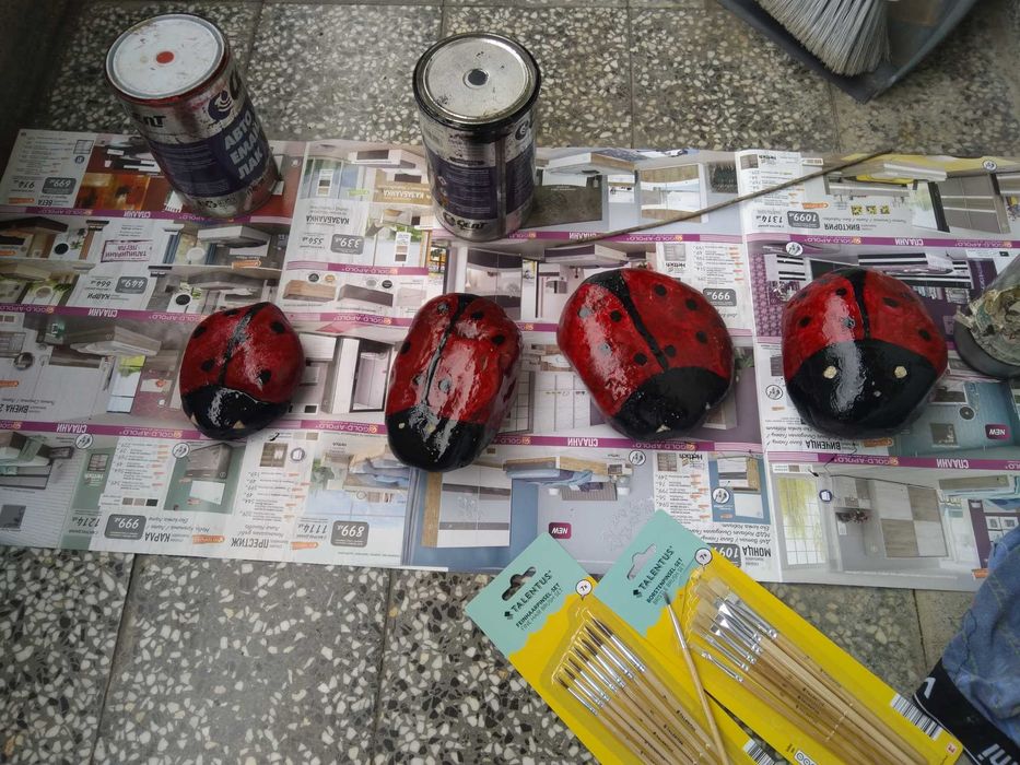 Камък (градински) за декорация. Калинки, пчели и ягоди