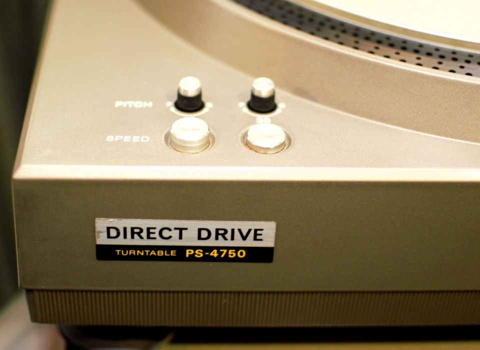 Виниловый проигрыватель Sony PS-4750