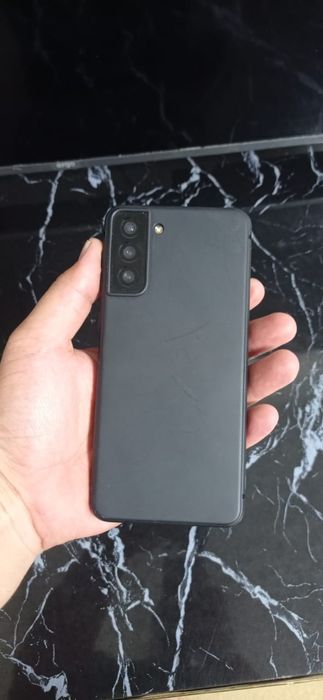Samsung s21 plus в отличном состоянии