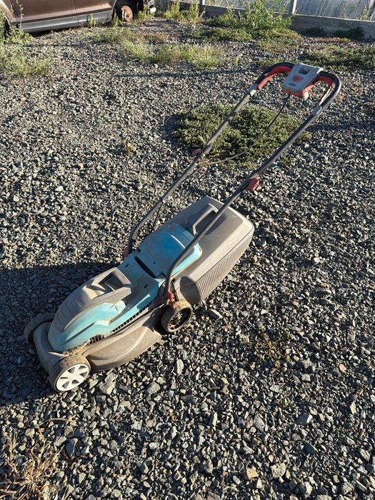 Vând mașina de tuns iarba electrică