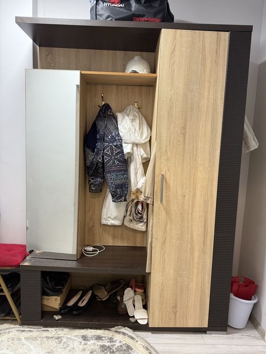 Продам прихожую и диваны