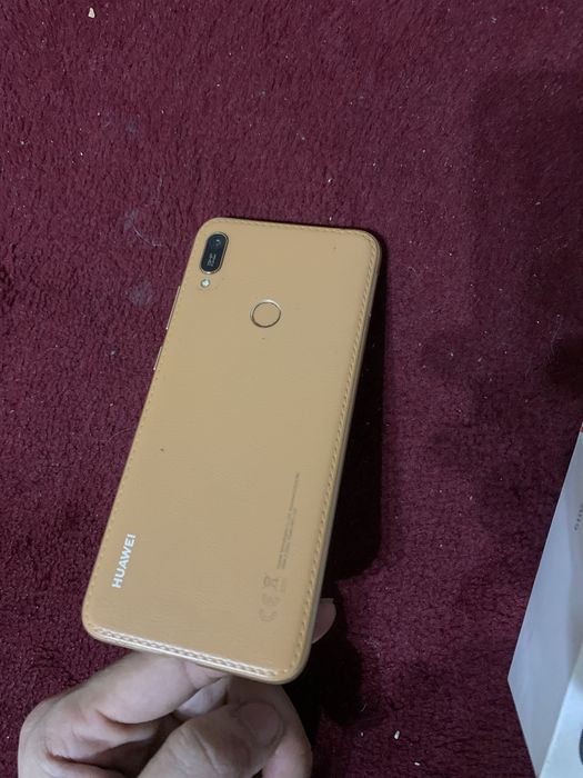 Хуавей Y6 2019 года