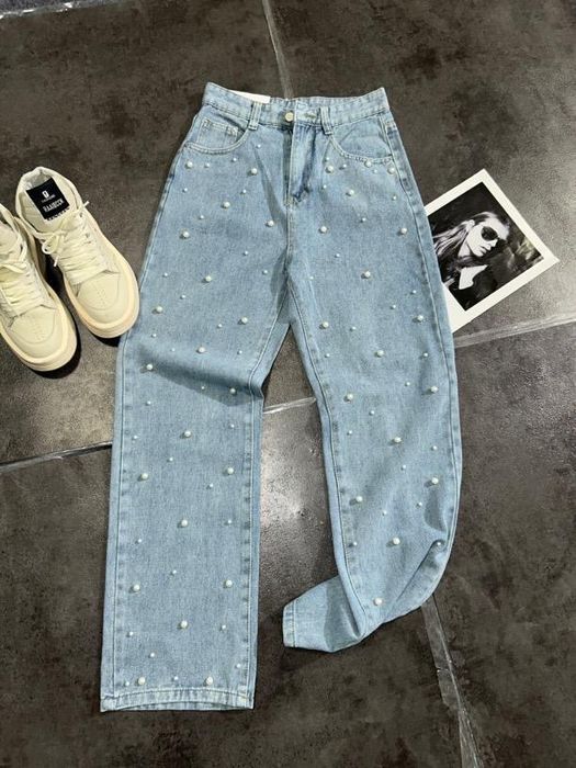 Джинсы с жемчугом на скидке