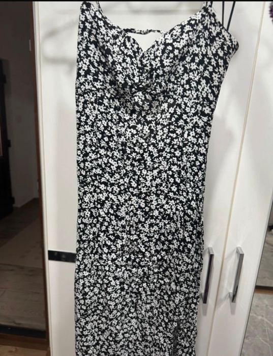 Vând rochie Bershka Mărimea xs