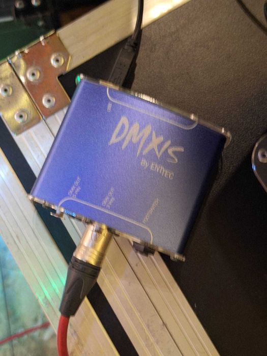 Sistem complet lumini scenă – 6× Beam Flash 7R + truss + DMX + laptop