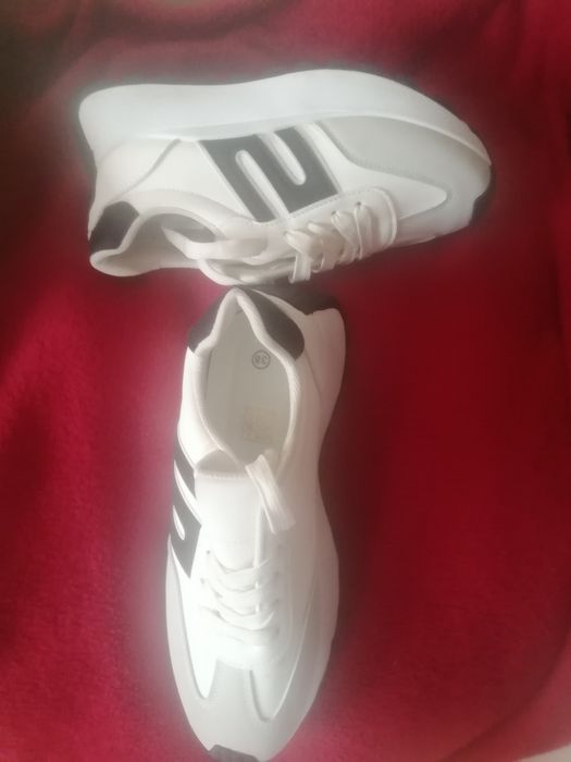 Маратонки нови, номер 38,дамско, черно-бели