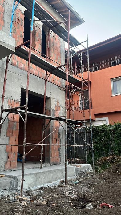 Închiriez schela și popii metalici