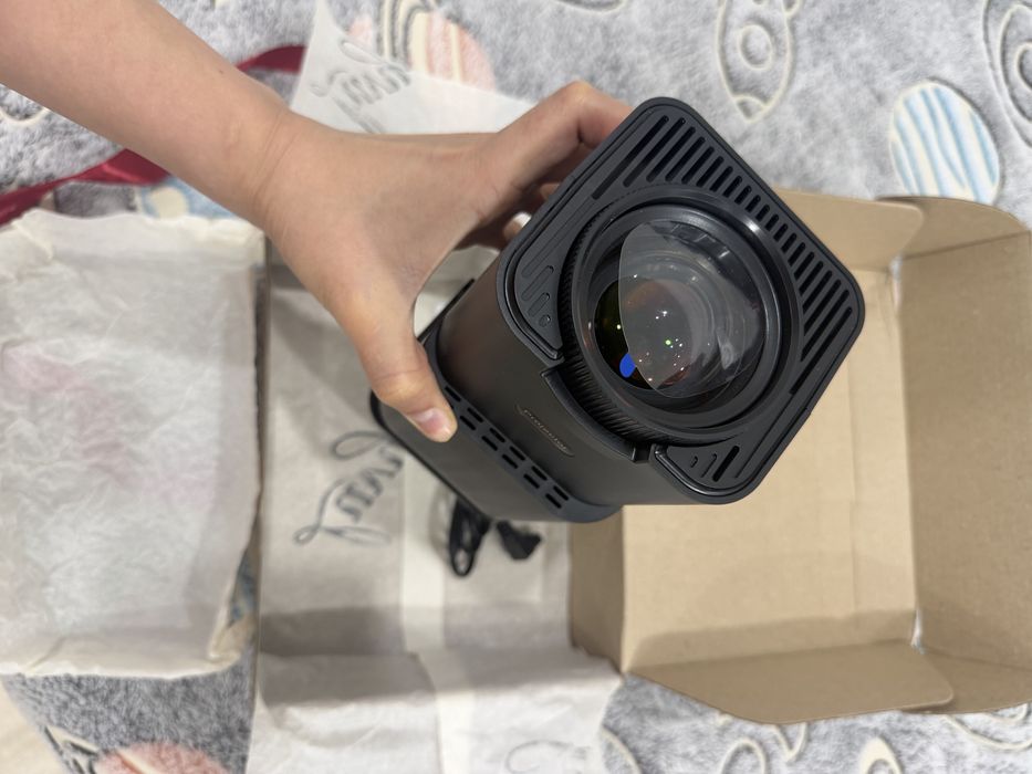 Proektr, damashniy kinoteatr uchun