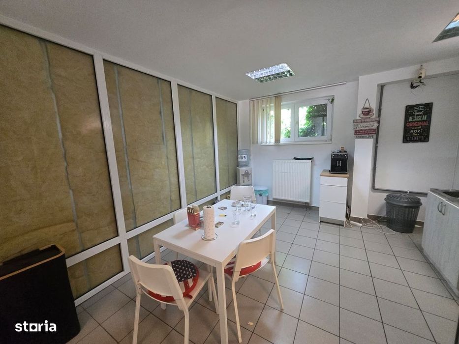 Casa individuala 3 nivele, 12 camere, 6 bai, 10 parcare, Lipovei