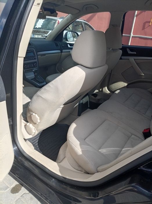 Skoda Octavia an 2010 1.4 tsi cutie automata normal de poluare euro 5 propietar în acte x2 chei mașina merge foarte bine am adusa pe roti