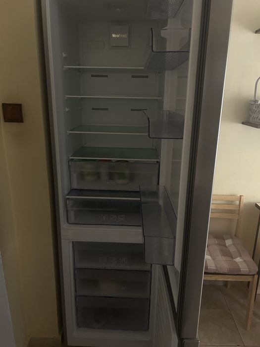 Frigider BekoNeoFrost