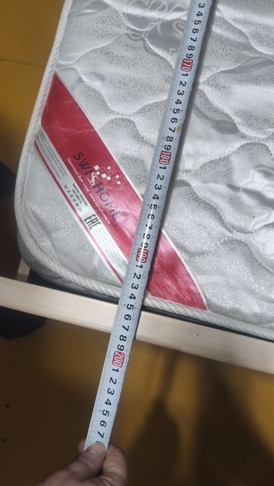 Продам кровать полуторку с матрасом