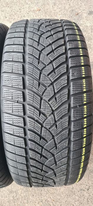 4 anvelope iarna Goodyear,fata 235/55/19,spate 255/50/19.Pret/bucata