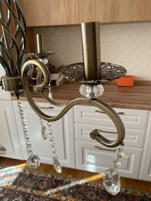 Продам люстру в отличном состоянии