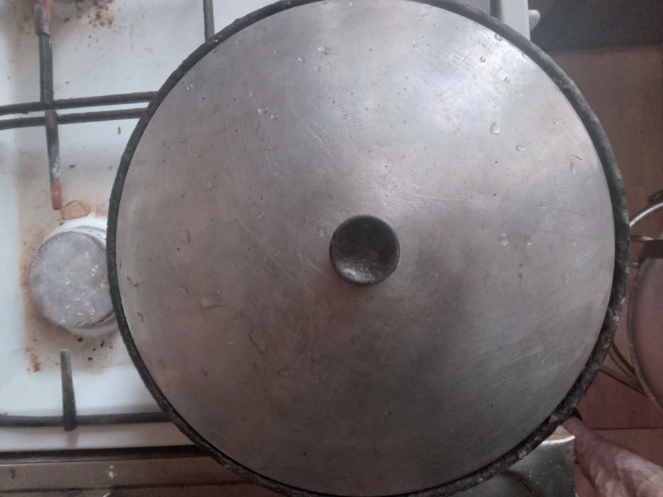 Продам сковороду с крышкой