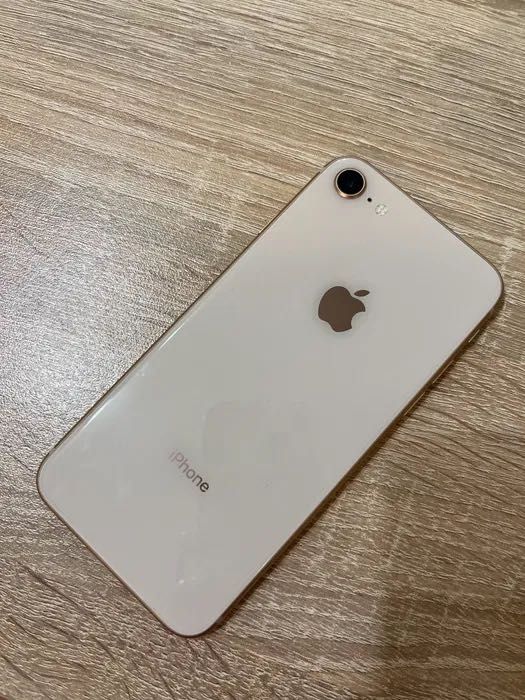 Apple iPhone 8 128GB памет Rose Gold Смартфон като нов (Отключен)