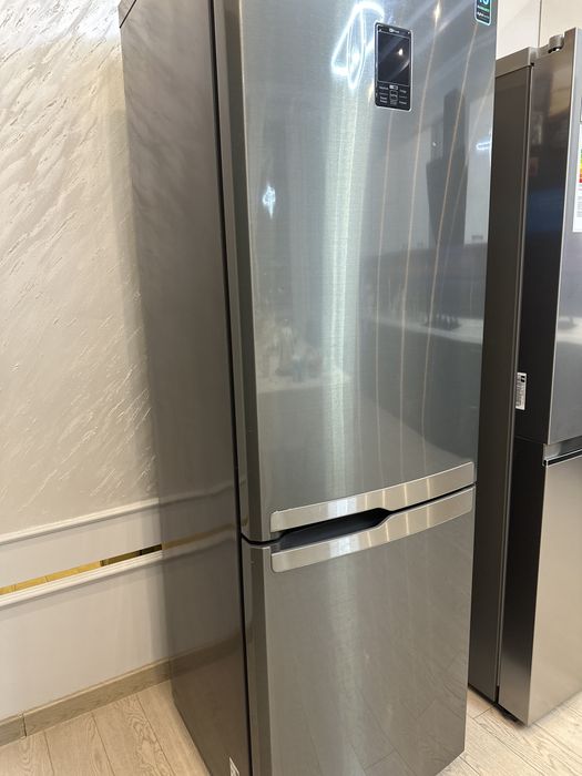 Холодильник Samsung