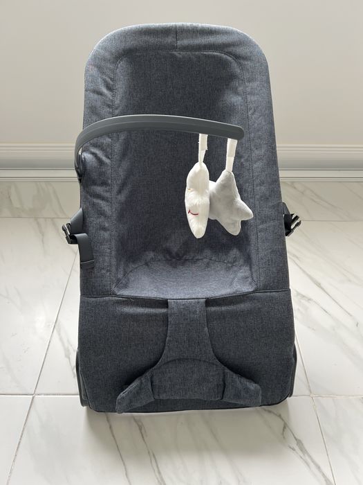 Balansoar pentru bebelusi Kidnort, ergonomic, cu centura de siguranta, bara de protectie detasabila, pliabil, culoare gri