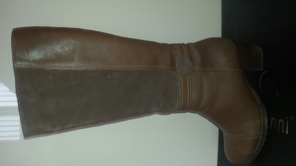 Продавам ботуши естествена кожа 38 номер.