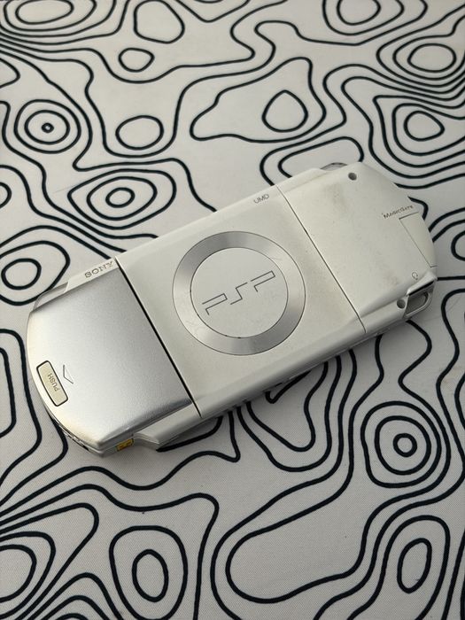 PSP-2000(Slim) Ice Silver