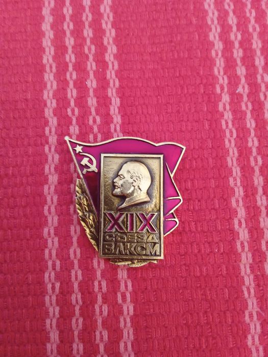 Продам значки для коллекций