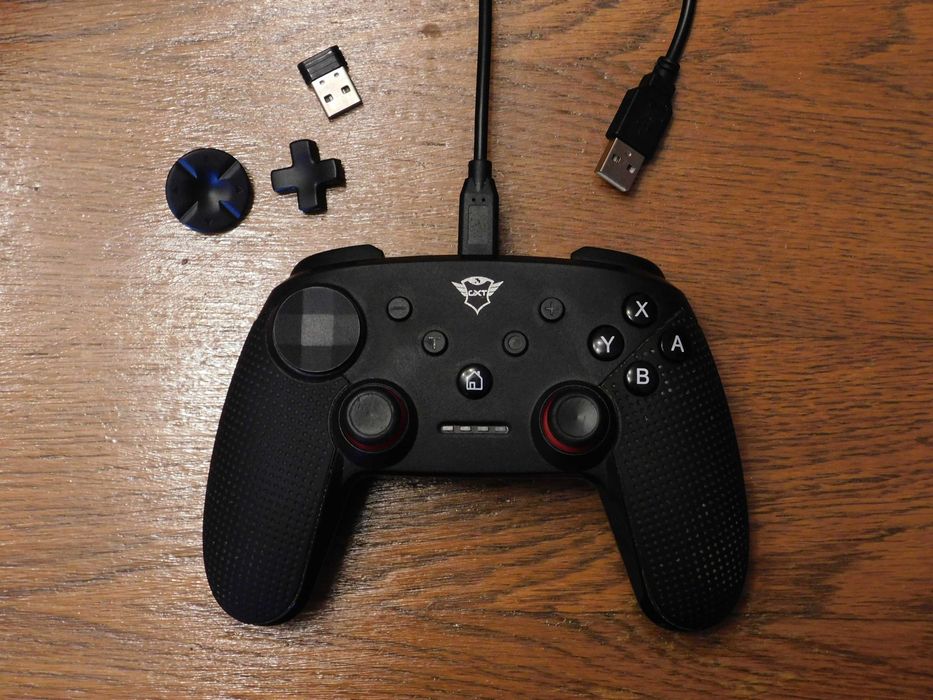 Consolă Nintendo Switch + 18 jocuri originale pe suport fizic (18 carduri) + accesorii complete