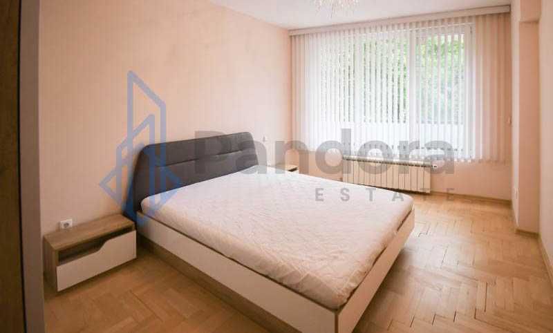 Тристаевн апартамент под наем в кв. Редута