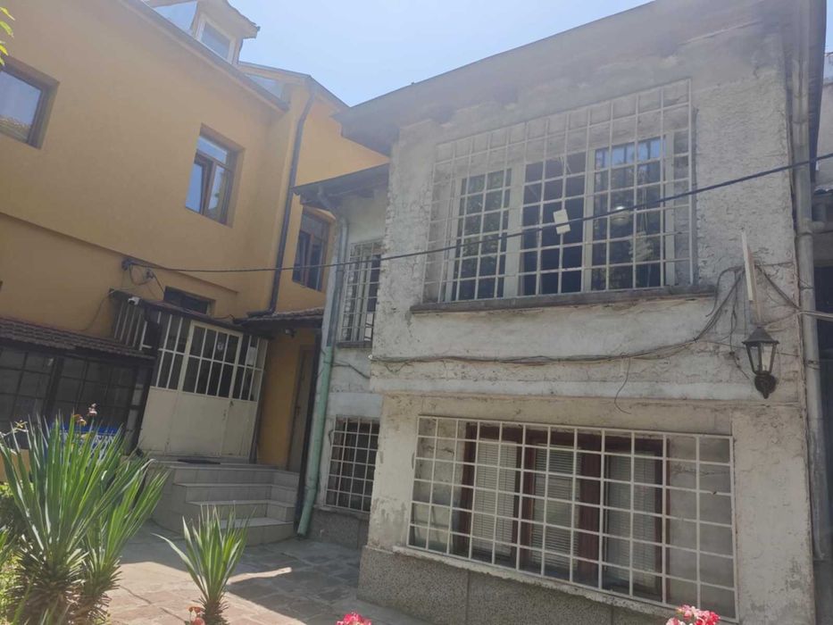 Продава къща в центъра на София