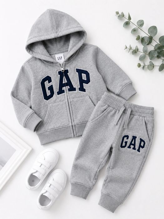 Продается спортивный костюм для детей от бренда GAP 
(GAP brendiga teg