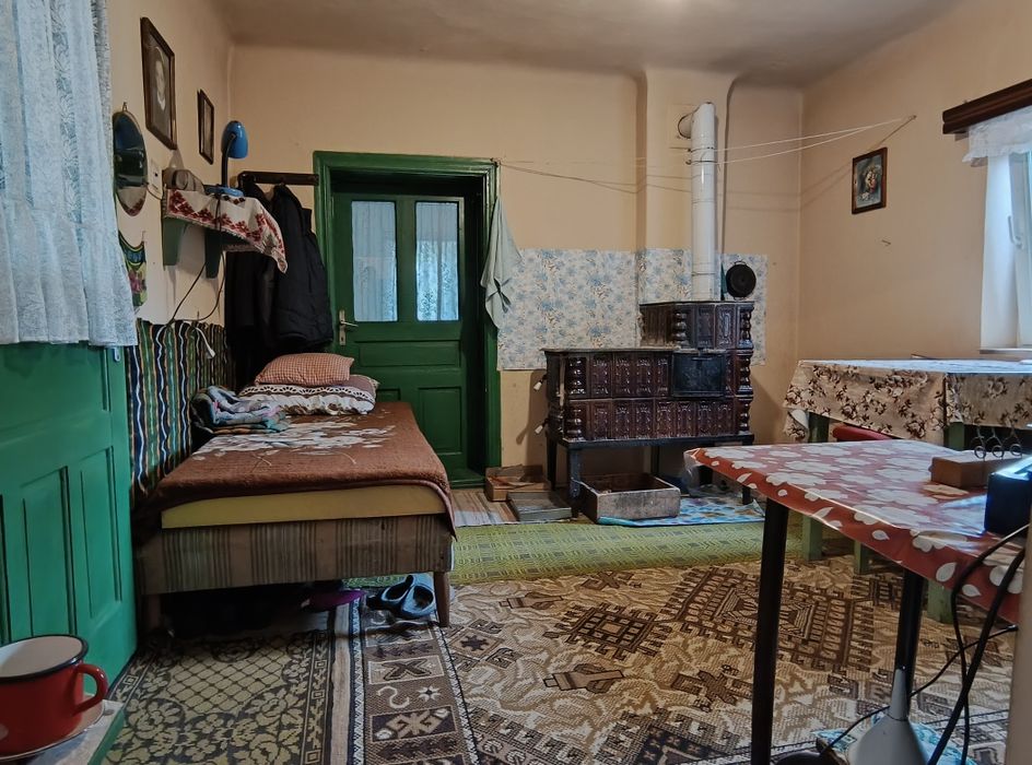 Casa de vânzare  cu teren generos