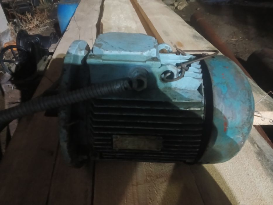 Продам электродвигатель