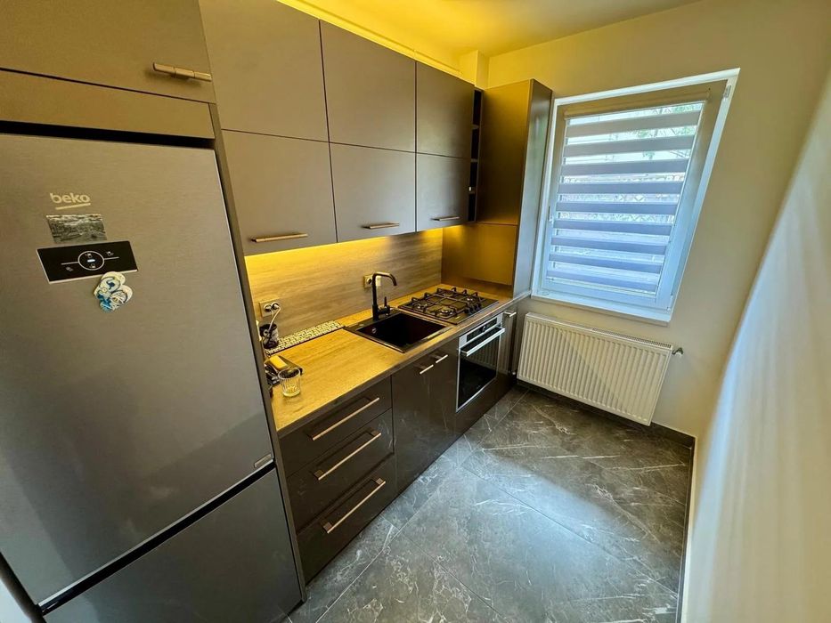 PF vând apartament 3 camere, floresti