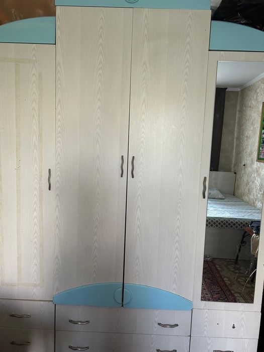 Продам большой шкаф