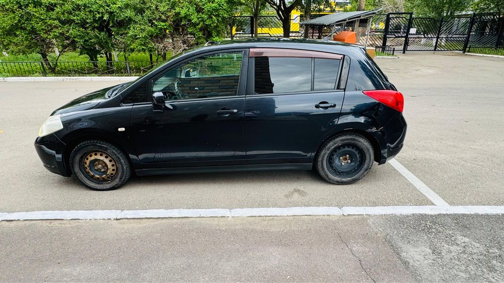 Nissan tiida 2005 года