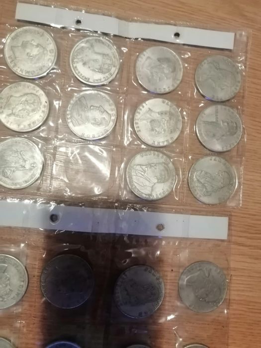 Bani, monede vechi, decorațiuni, insigne