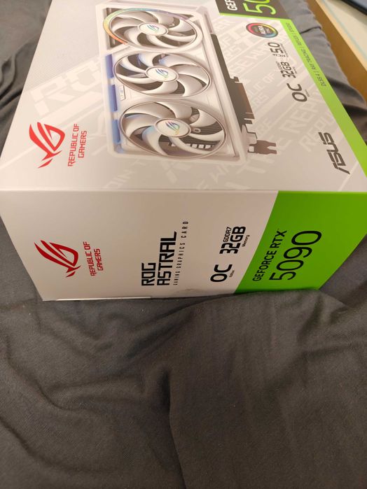 ASUS ROG Astral GeForce RTX 5090 Graphics Card white