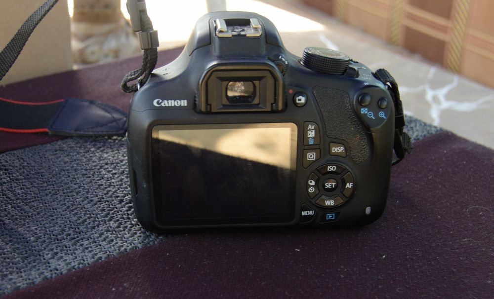Kit DSLR Canon 1200D + Obiectiv 18-55mm Macro, stare impecabilă ca nou